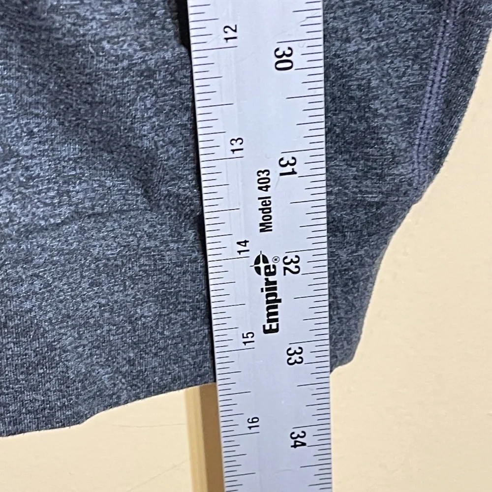 Vuori Dark Gray Capris - Picture 4 of 5